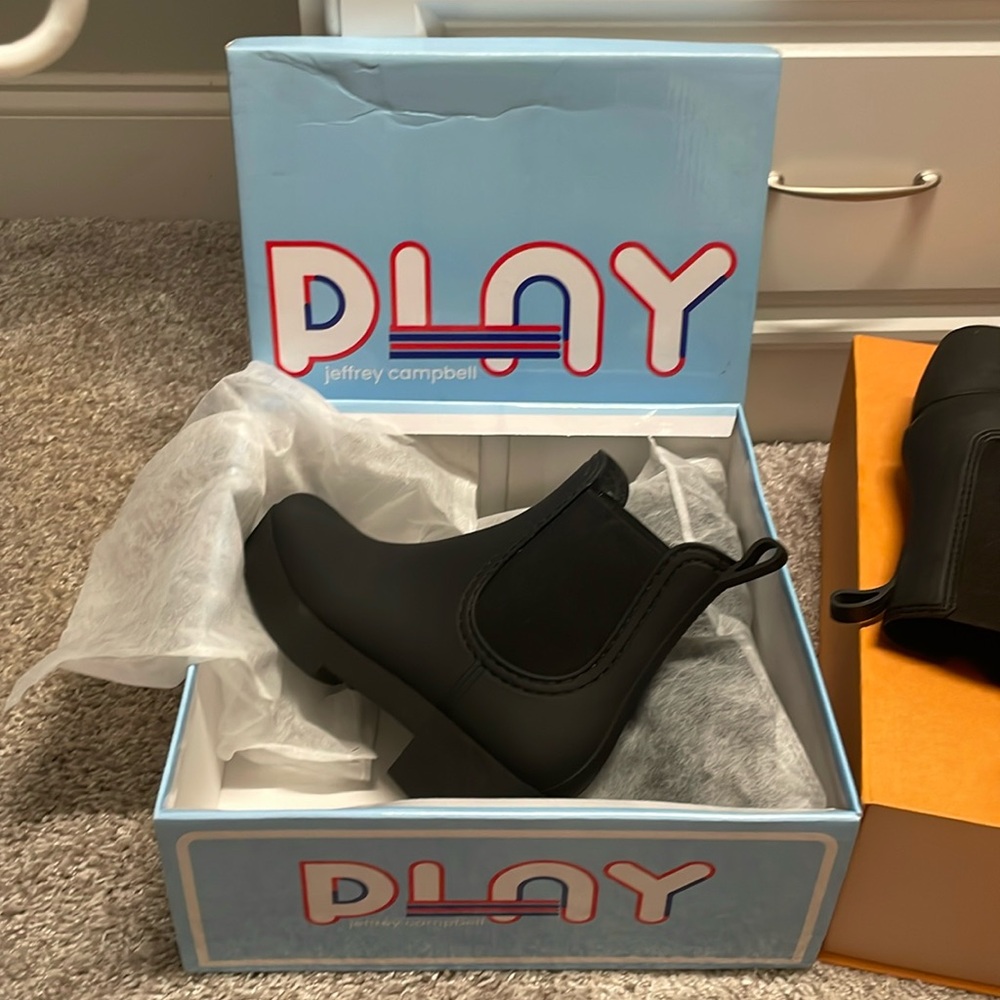 NWOT Jeffrey Campbell Hydra Matte Boot Bootie 8